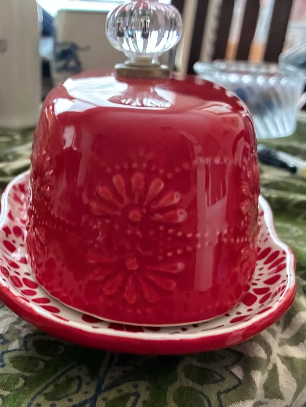 Pioneer Woman Red & White Butter Dish w/Glass Pull Top. EC. Embossed Floral Side